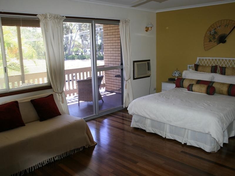 1/4 Frank St, Scarness QLD 4655