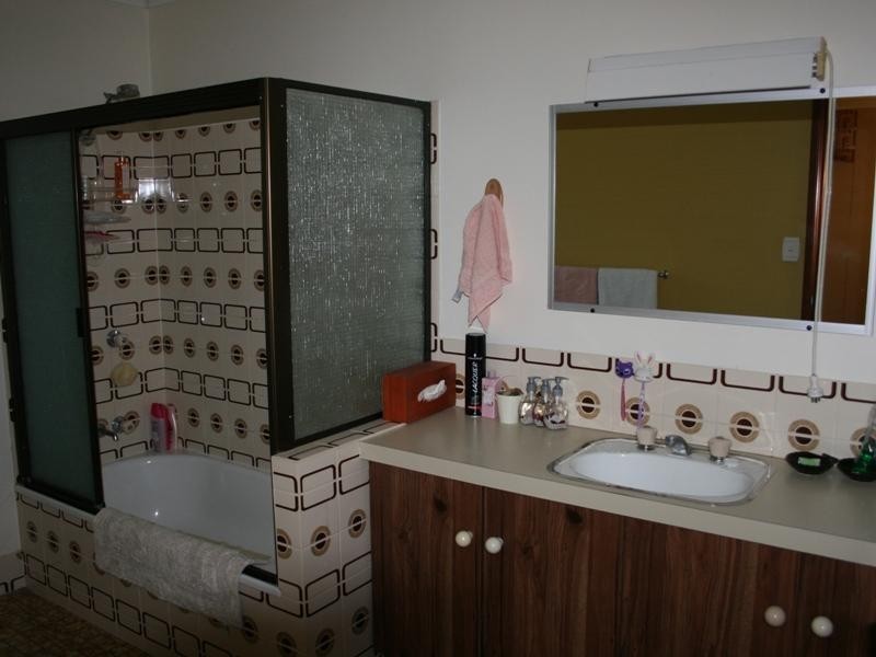 1/4 Frank St, Scarness QLD 4655