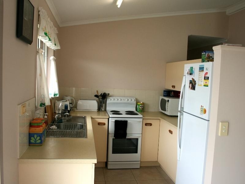 779 Boat Harbour Dr, Urangan QLD 4655