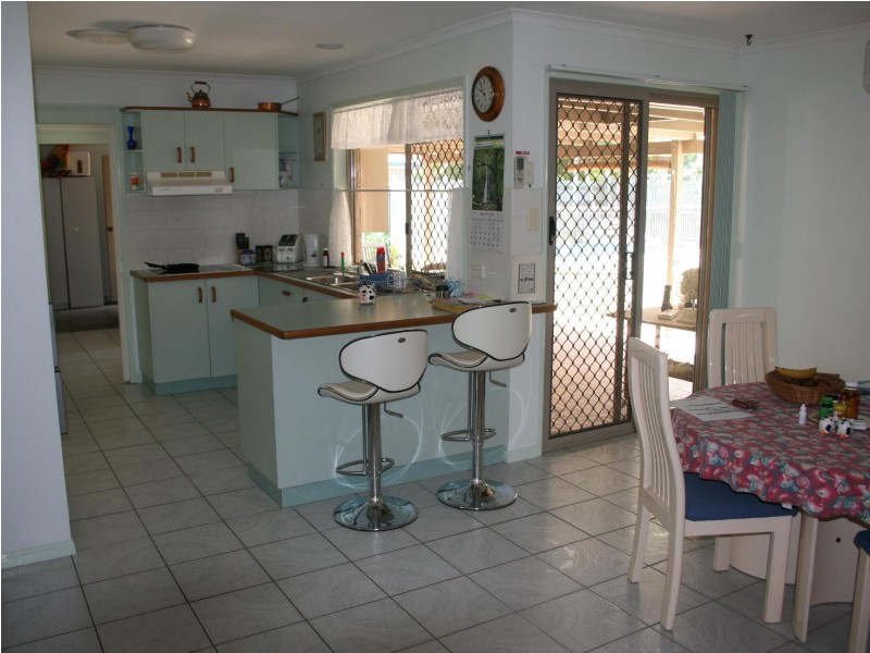 6 Rialto Ct, Urangan QLD 4655