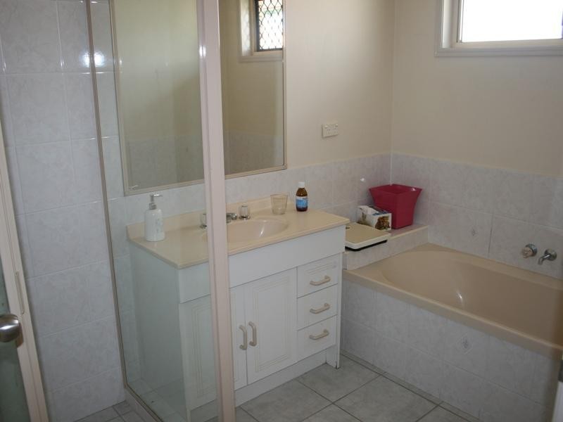 5 Moorhen Crt, Eli Waters QLD 4655