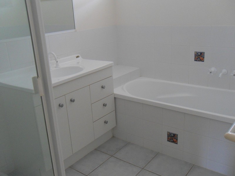 6 Arwon Close, Point Vernon QLD 4655