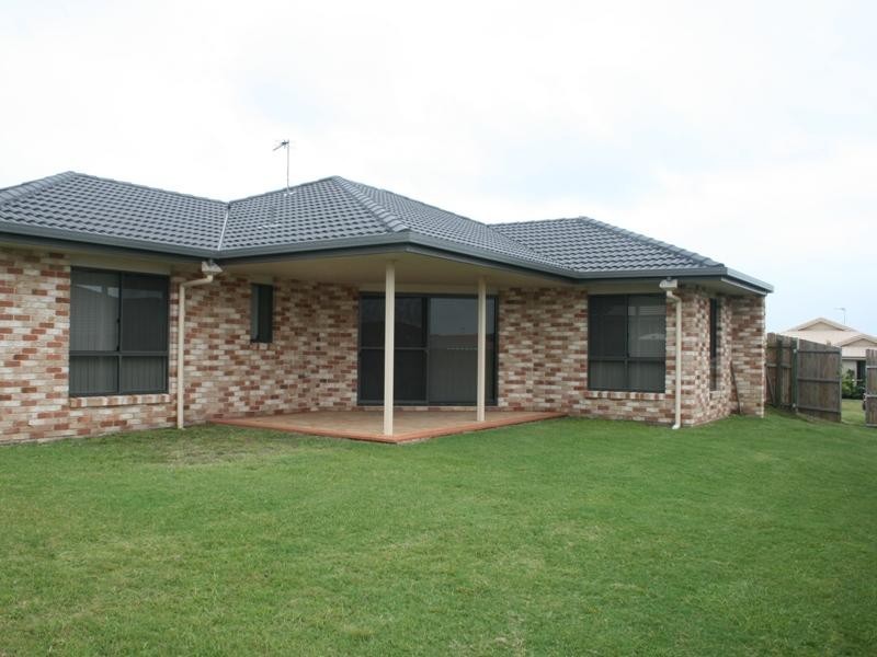 10 Teresa St, Nikenbah QLD 4655