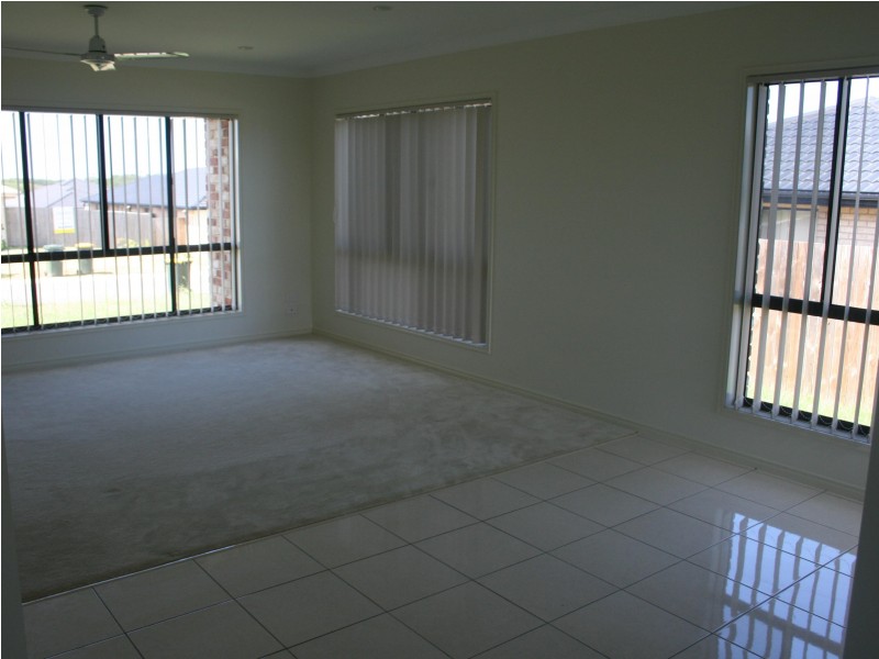 10 Teresa St, Nikenbah QLD 4655