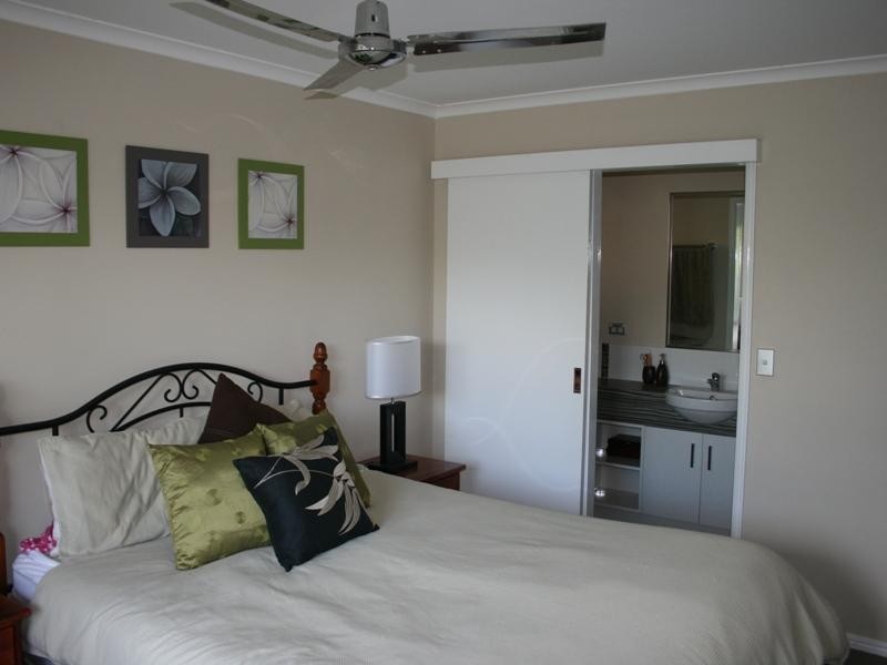 7 Moorhen Ct, Eli Waters QLD 4655
