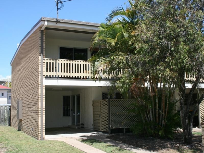 1/4 Frank St, Scarness QLD 4655