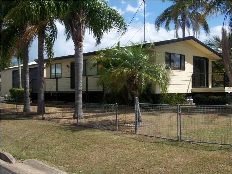 8 Crescent Street, Urangan QLD 4655