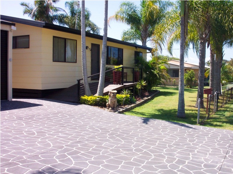 8 Crescent Street, Urangan QLD 4655