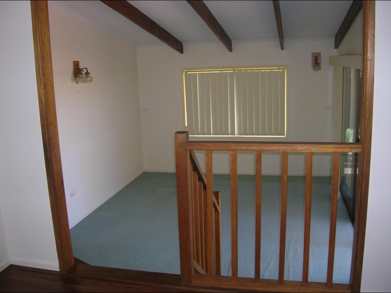 8 Crescent Street, Urangan QLD 4655