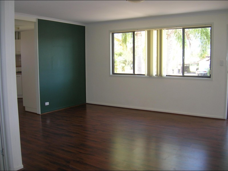 8 Crescent Street, Urangan QLD 4655