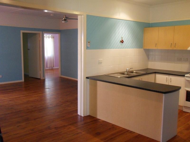 80 Drummond St, Urangan QLD 4655