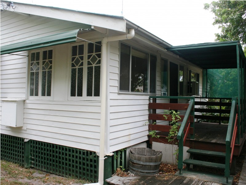 26 Kent Street, Urangan QLD 4655