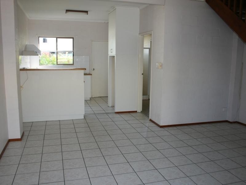 4/445 Esplanade, Torquay QLD 4655