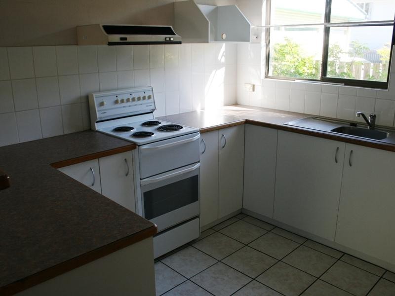 4/445 Esplanade, Torquay QLD 4655