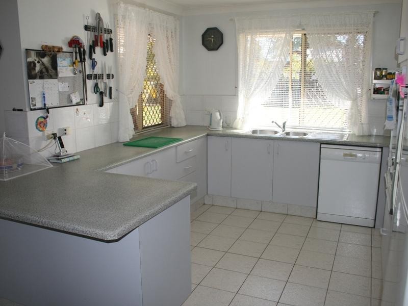 44 Brighton St, Point Vernon QLD 4655