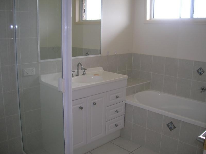 24 Kestrel Crt, Eli Waters QLD 4655