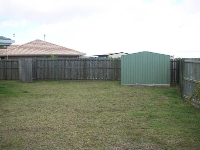 24 Kestrel Crt, Eli Waters QLD 4655