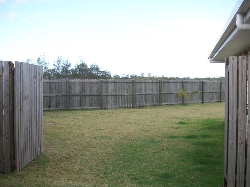 24 Kestrel Crt, Eli Waters QLD 4655