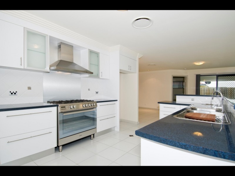 6 Earl St Vincent Circuit, Eli Waters QLD 4655