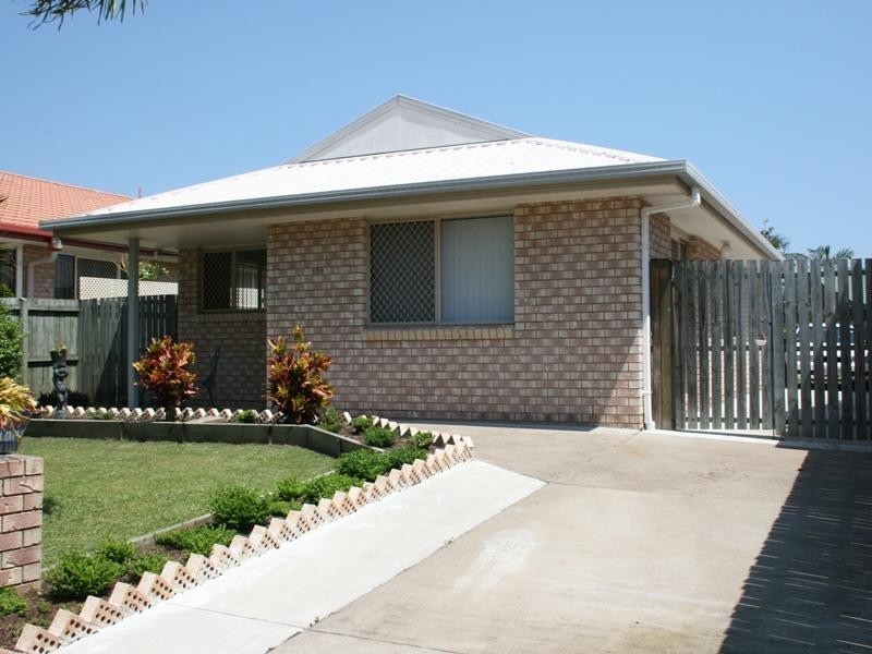 115 Bideford St, Torquay QLD 4655