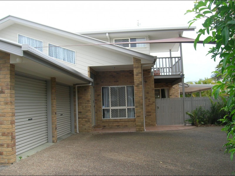 15 William Street, Urangan QLD 4655