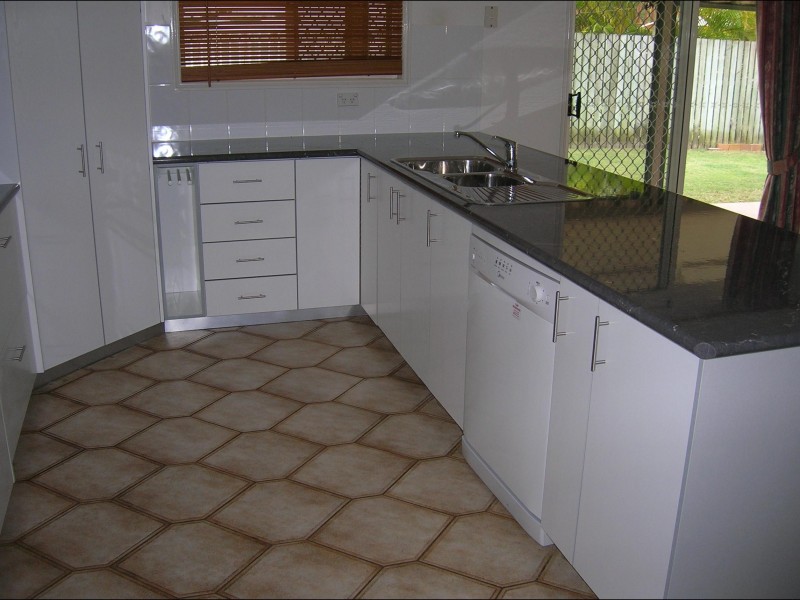 15 William Street, Urangan QLD 4655