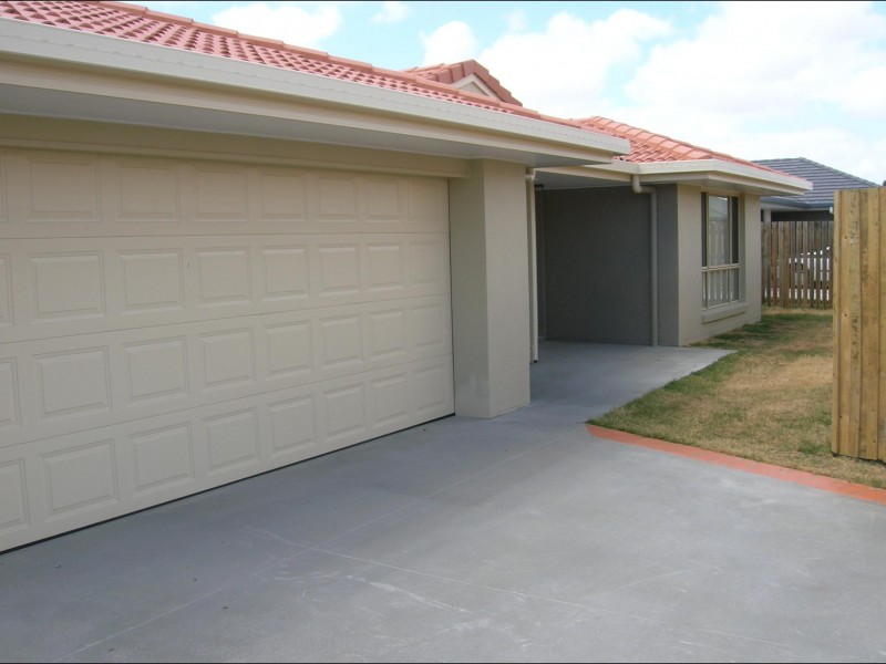 2/113 Ibis Blvd, Eli Waters QLD 4655