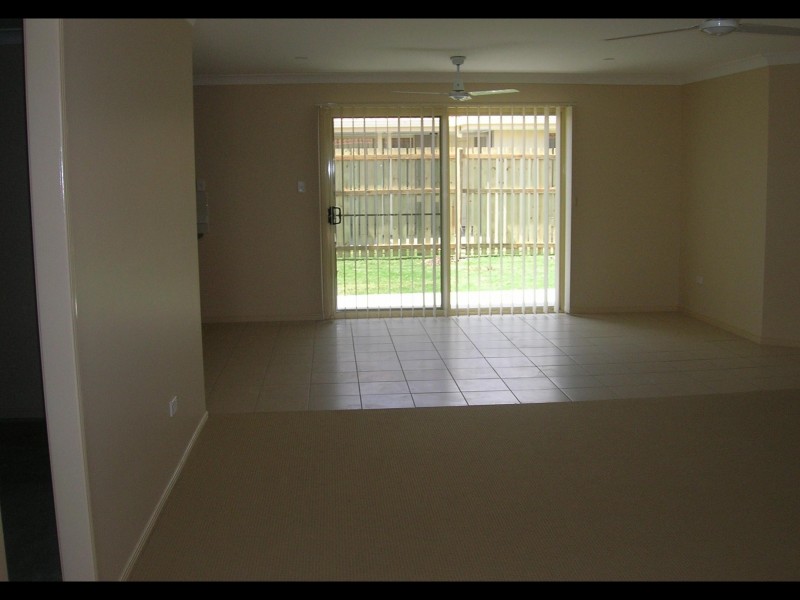 2/113 Ibis Blvd, Eli Waters QLD 4655