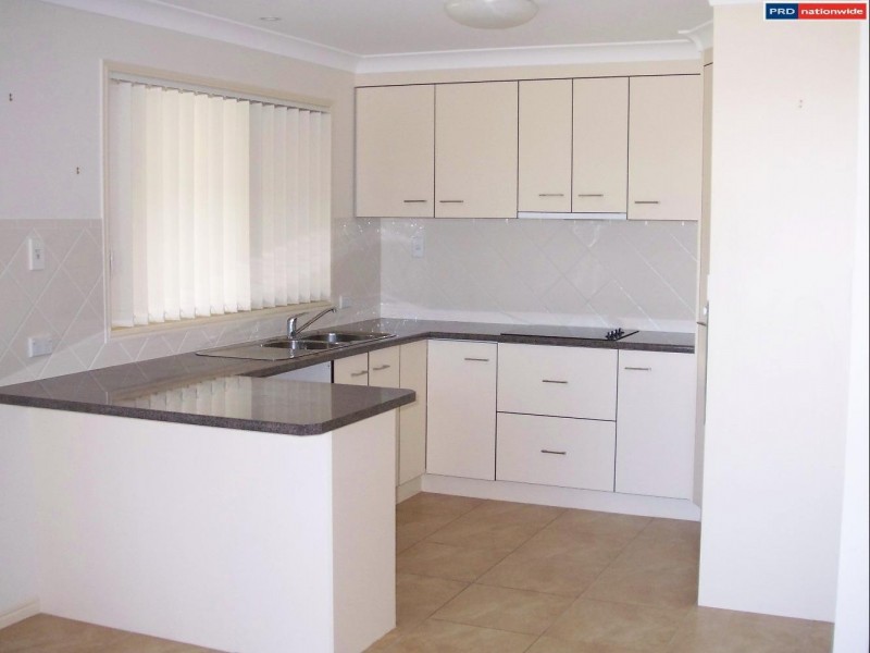 4 Earl St Vincent Circuit, Eli Waters QLD 4655