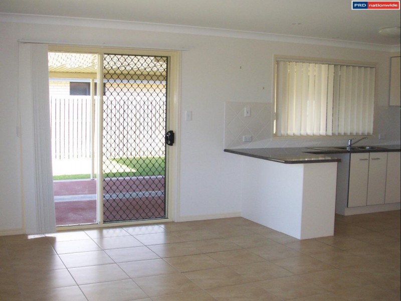 4 Earl St Vincent Circuit, Eli Waters QLD 4655