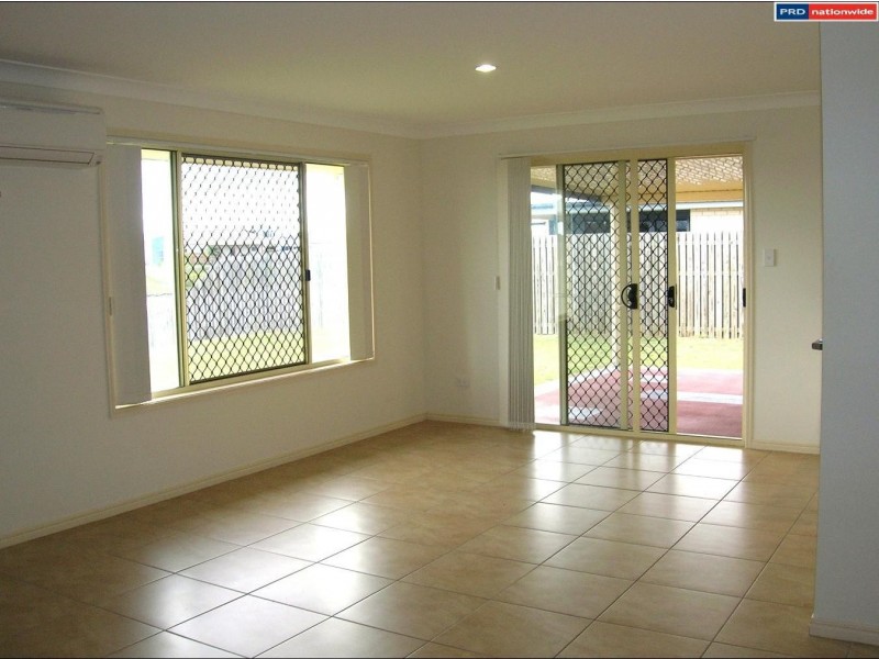 4 Earl St Vincent Circuit, Eli Waters QLD 4655