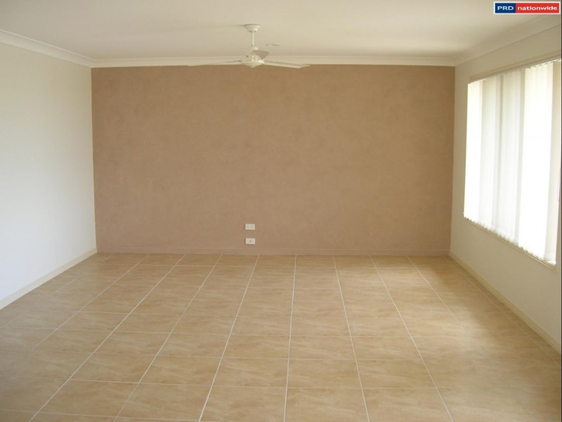 4 Earl St Vincent Circuit, Eli Waters QLD 4655