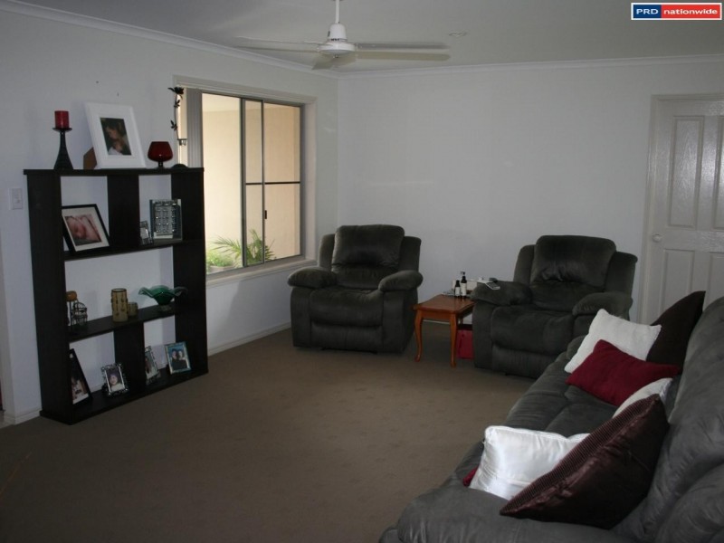 2/111 Ibis Boulevard, Eli Waters QLD 4655