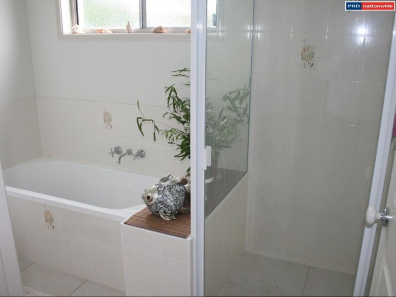 2/111 Ibis Boulevard, Eli Waters QLD 4655