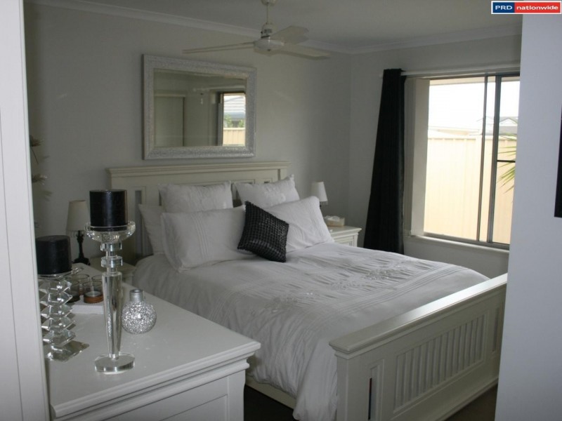 2/111 Ibis Boulevard, Eli Waters QLD 4655