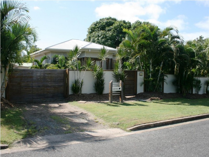 12 Smith Street, Urangan QLD 4655