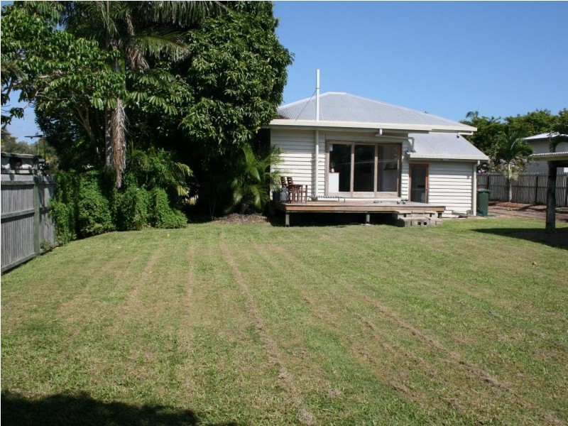12 Smith Street, Urangan QLD 4655