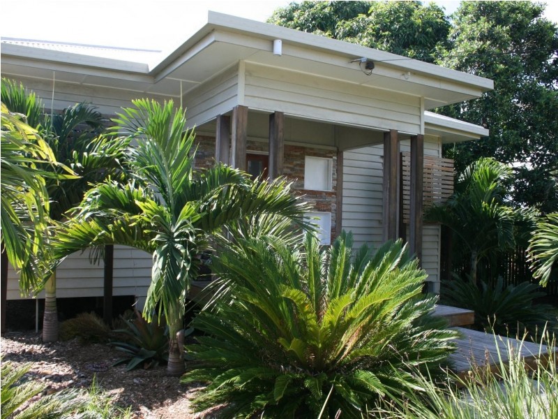 12 Smith Street, Urangan QLD 4655
