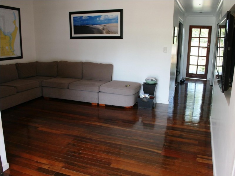 12 Smith Street, Urangan QLD 4655