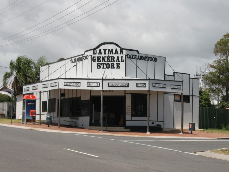 12 Smith Street, Urangan QLD 4655