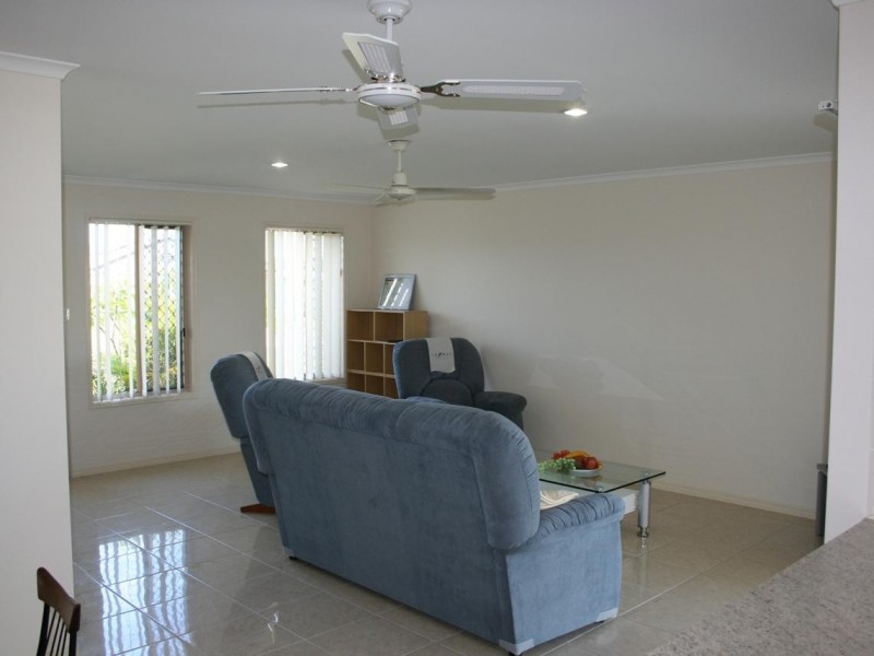 7 Dory Drive, Point Vernon QLD 4655
