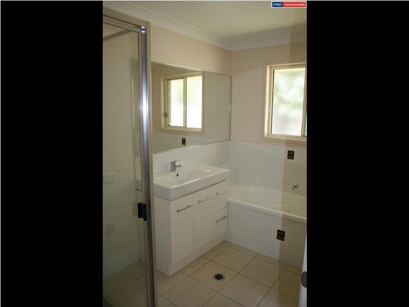 2/11 Daintree Drive, Torquay QLD 4655