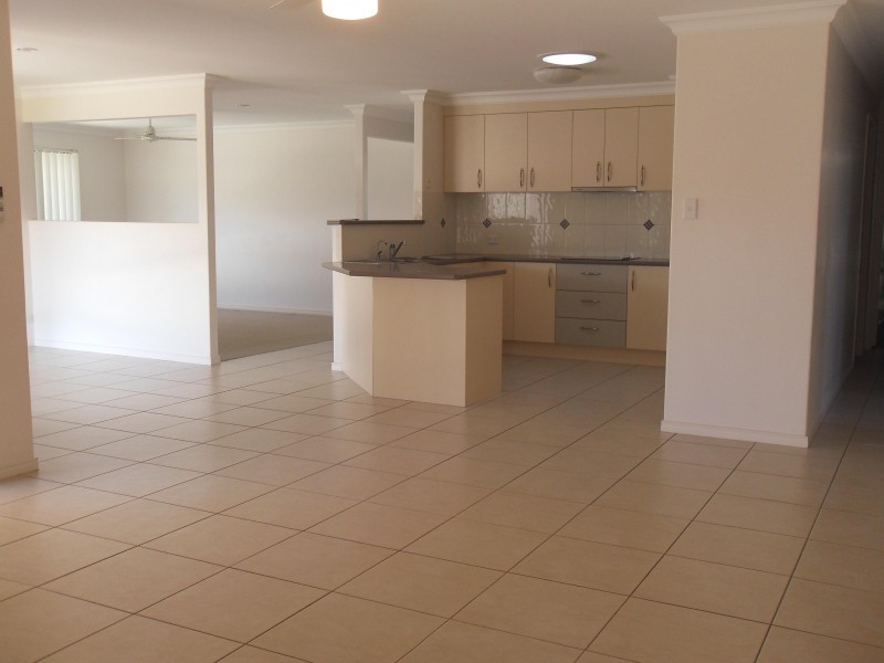 9 Pembridge Cct, Urraween QLD 4655