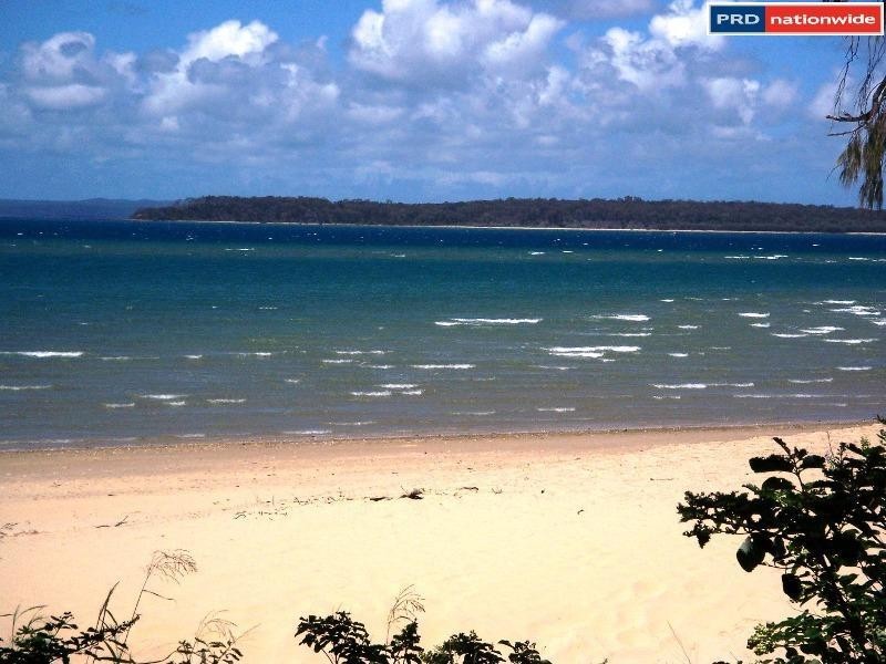 76  Hibiscus Street, Urangan QLD 4655