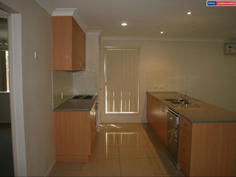 2/11 Daintree Drive, Urangan QLD 4655