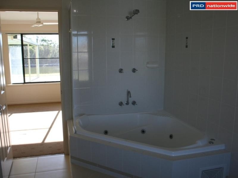 13 Lady Penrhyn Dr, Eli Waters QLD 4655