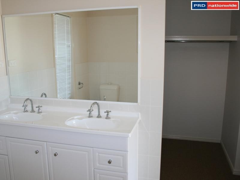 13 Lady Penrhyn Dr, Eli Waters QLD 4655