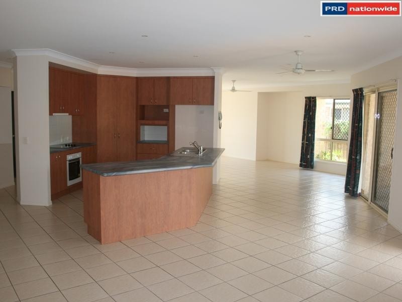 90  Bauhinia St, Kawungan QLD 4655