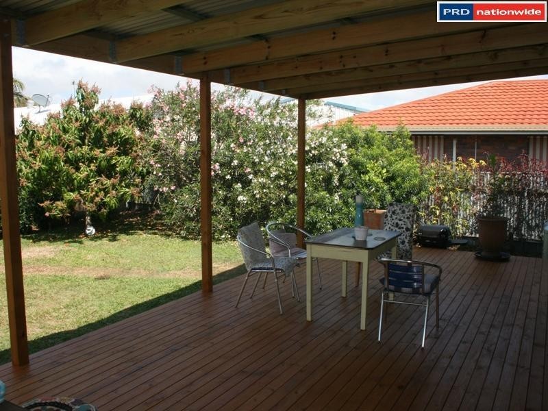 11 Barnstaple St, Torquay QLD 4655