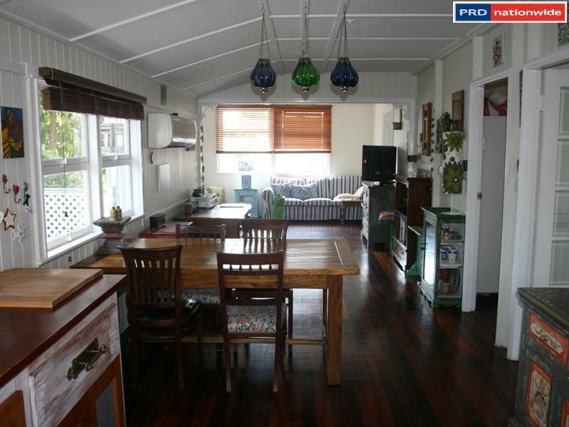 11 Barnstaple St, Torquay QLD 4655